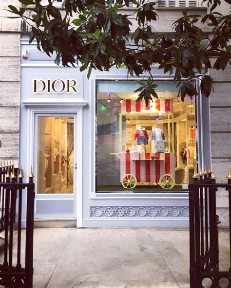 baby dior paris montaigne|Dior montaigne Paris.